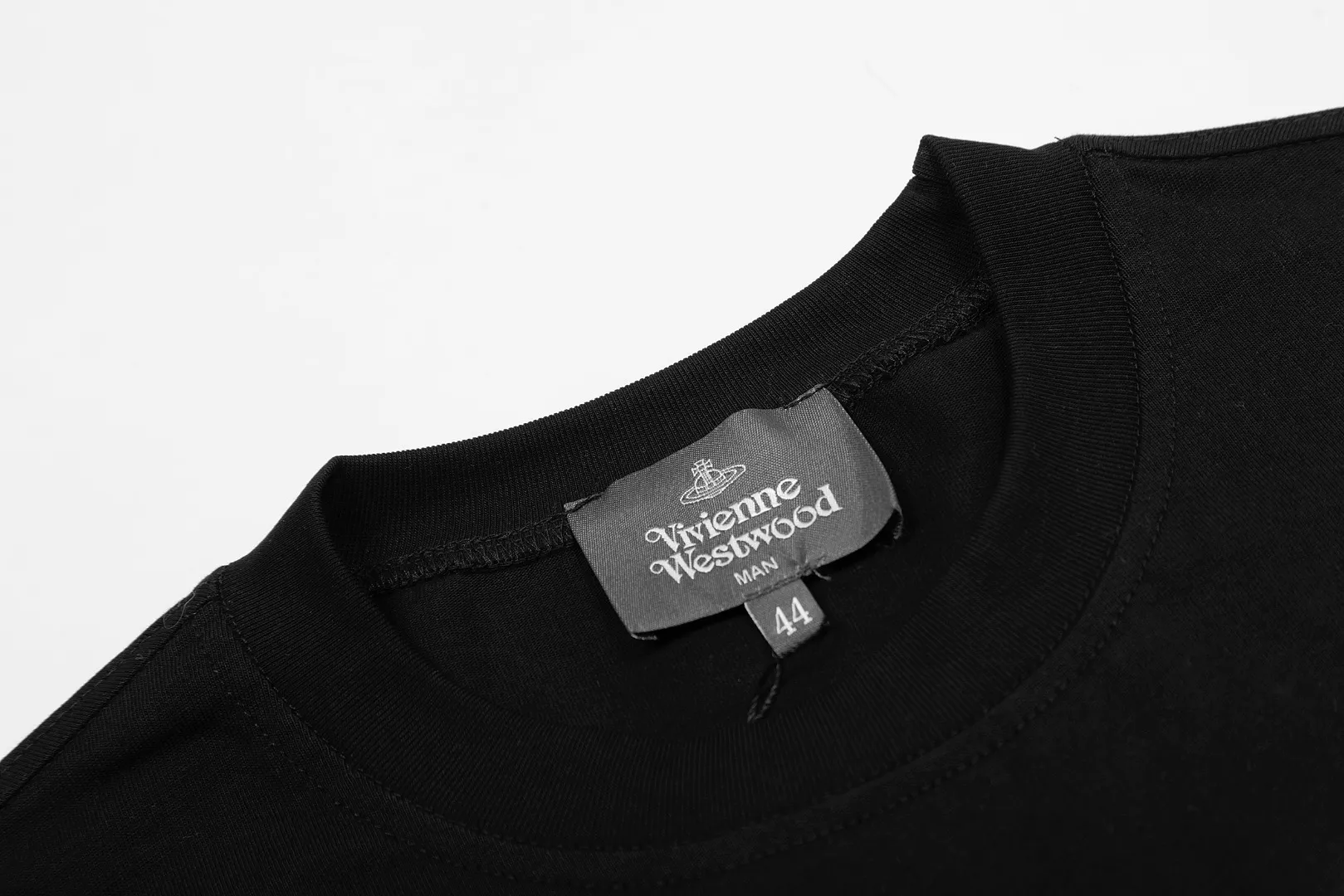 VIVI 146# "Exclusive Style" vivienne west wood Queen Mother of the West Vivienne Saturn Pocket Printed Short Sleeves Full series of correct accessories. Every detail is completely restored and can be filled directly. Size: XS-L